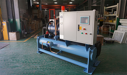 夏季高溫，冷水機水箱溫度應(yīng)如何設(shè)置